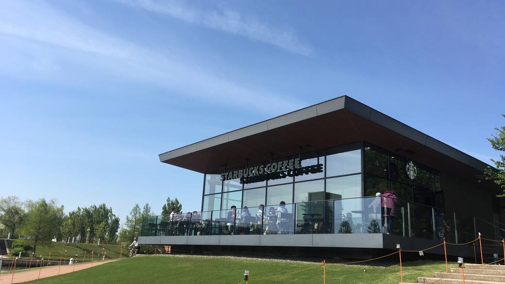 スタバ富山環水公園店 / 1