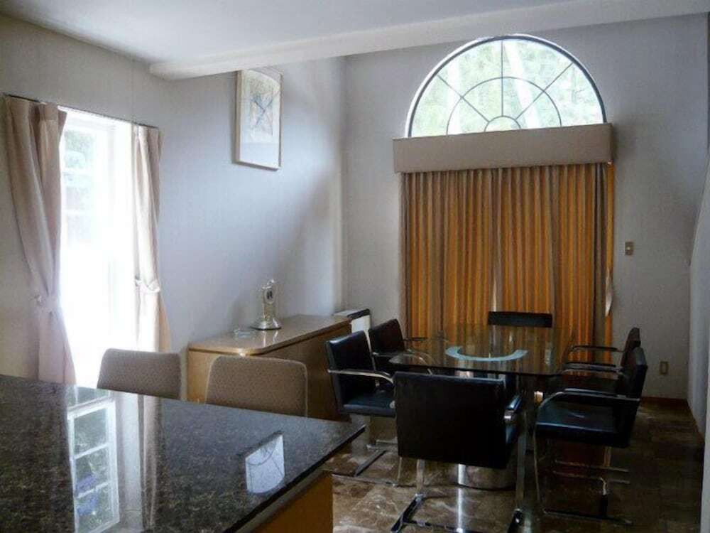 客室内のダイニングエリア