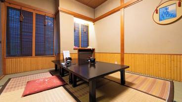 旅館のお食事処 / 13