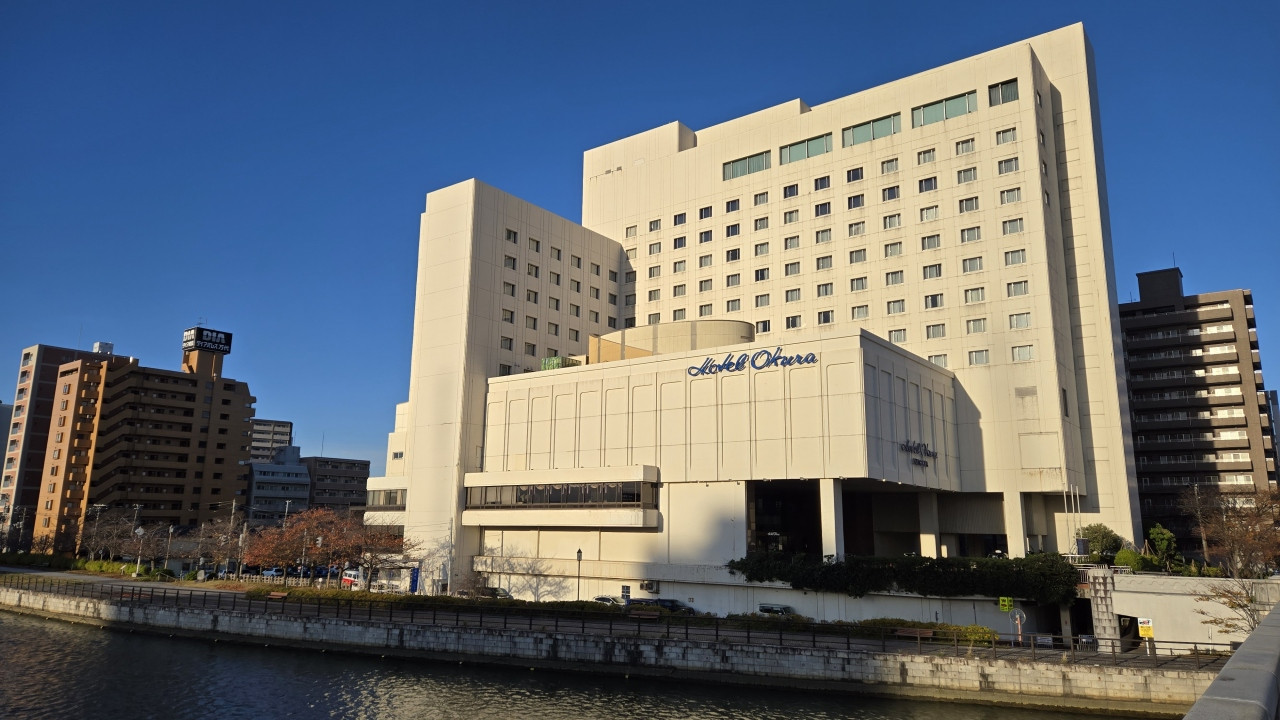 萬代橋からのホテルオークラ新潟