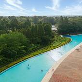 Sport＆Do Resort リソルの森（千葉県 リゾートホテル）：森の中の屋外リゾートプール。全長は130mあり、SUPなども楽しめる。 / 2