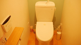 ツインルーム 共用バスルーム (チェックイン午後10時まで)