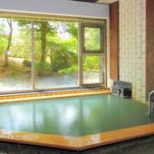 絶景の癒しの湯宿 箱根 星のあかり（神奈川県 旅館）：箱根十七湯のうち、2種の湯を堪能できるこちらのお宿。客室露天風呂は美人の湯として有名な「強羅温泉」、大浴場では白濁にごり湯の「仙石原温泉」を。さらに大浴場は贅沢な源泉掛け流し。すべての客室に温泉露天風呂が付いていますが、大浴場もわざわざ足を運ぶ価値あり！ / 5