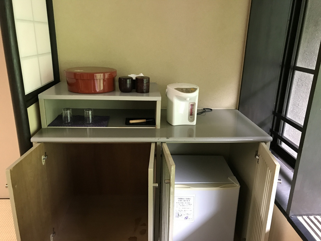 冷蔵庫の中身は空っぽ