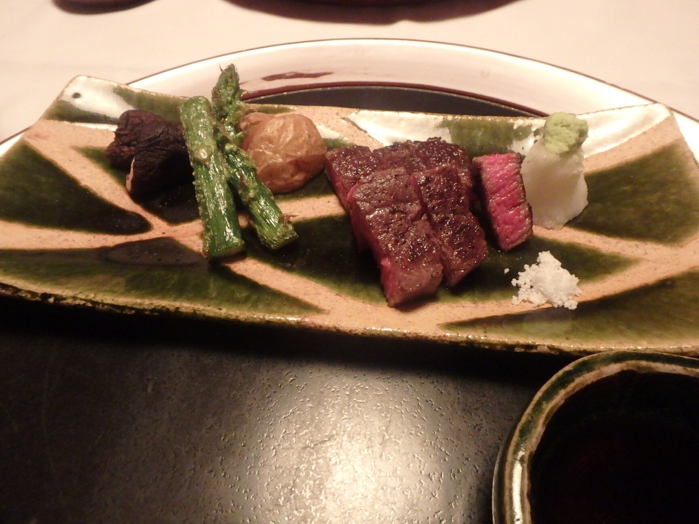 「柳生の庄」 料理 202548792 中皿:和牛ヒレステーキ 修善寺椎茸 グリーンアスパラ 新じゃが
大根おろし 山葵 柚子割醤油 戸田塩