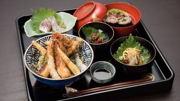 旅館のお食事処 / 38