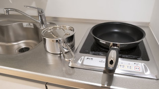 エコノミー アパートメント ダブルベッド 1台 禁煙, E号室, 半地下(窓あり)