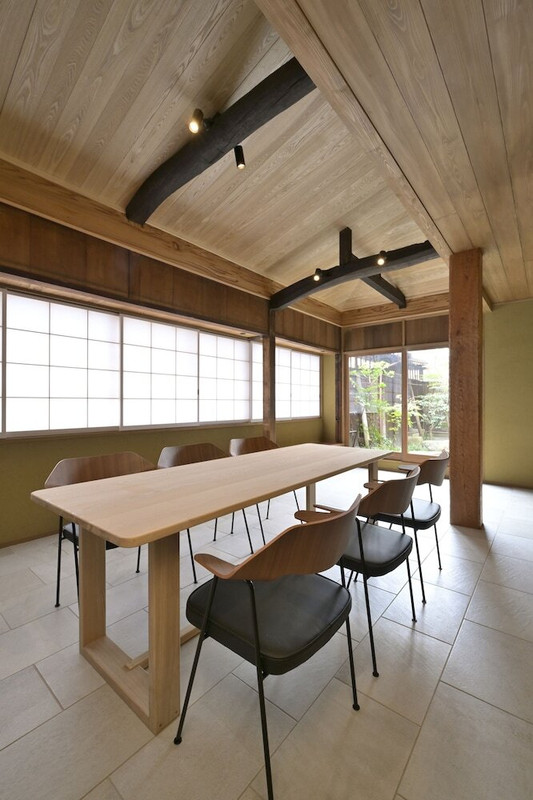 客室内のダイニングエリア