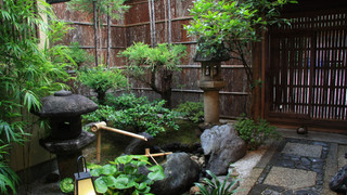 トラディショナルルーム 松園 布団2組 庭付き トイレ付 禁煙