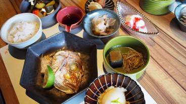 食事・飲み物 / 1