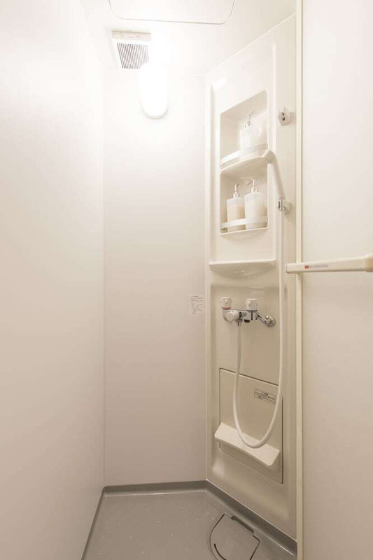 バスルームのシャワー