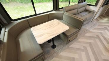 リビング エリア / 8