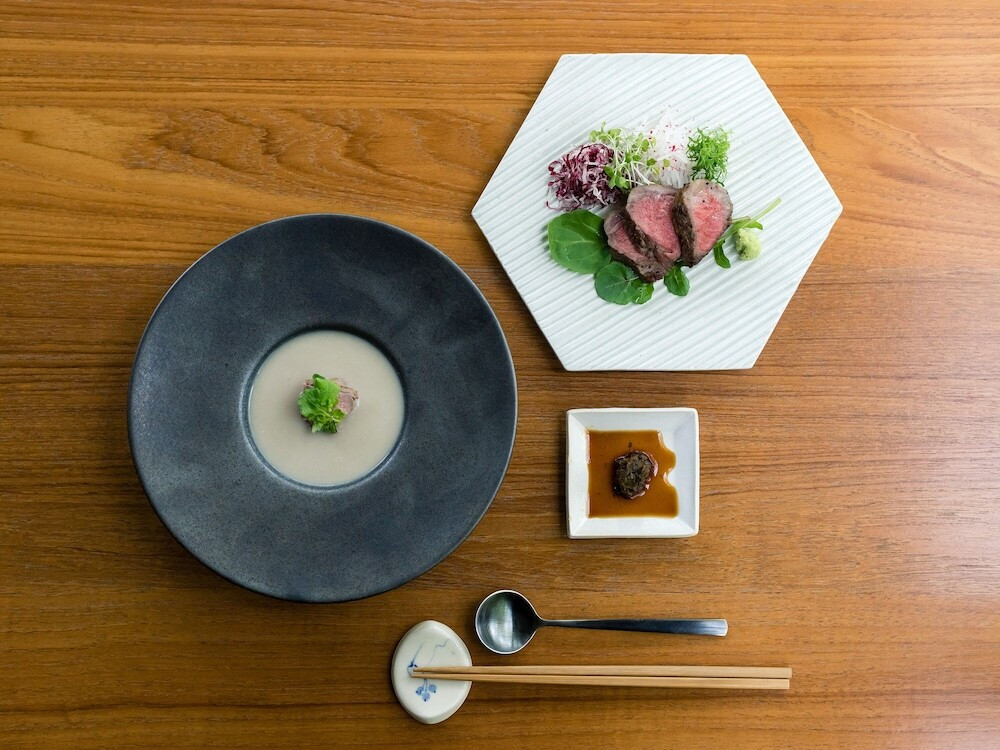 スタイリッシュなお部屋とおいしいお料理が自慢の「由布院の風景を纏う宿」3656589