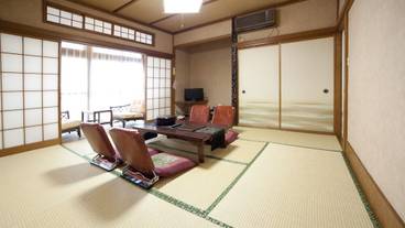 客室内のダイニングエリア / 23