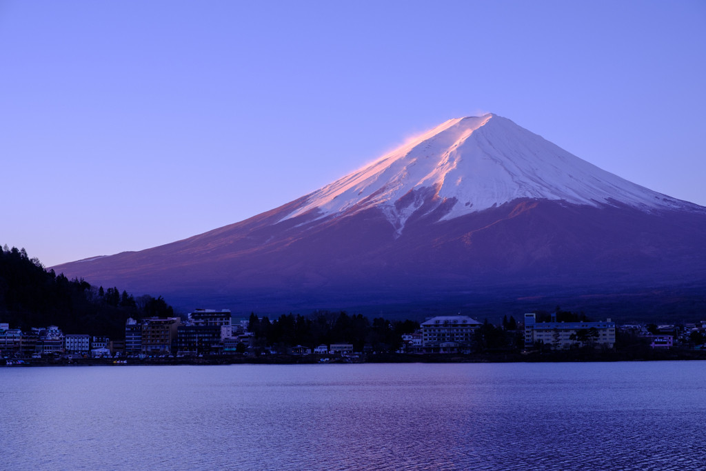 河口湖にある別荘で、富士山を眺めながらチルする3924772