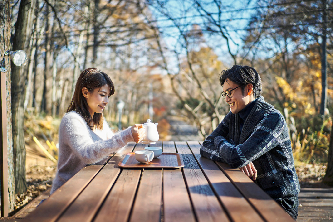 軽井沢　別荘　カップル　ティータイム