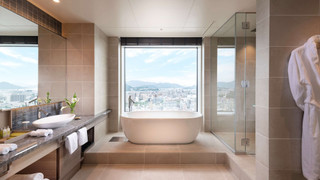 デラックス スイート キングベッド 1 台