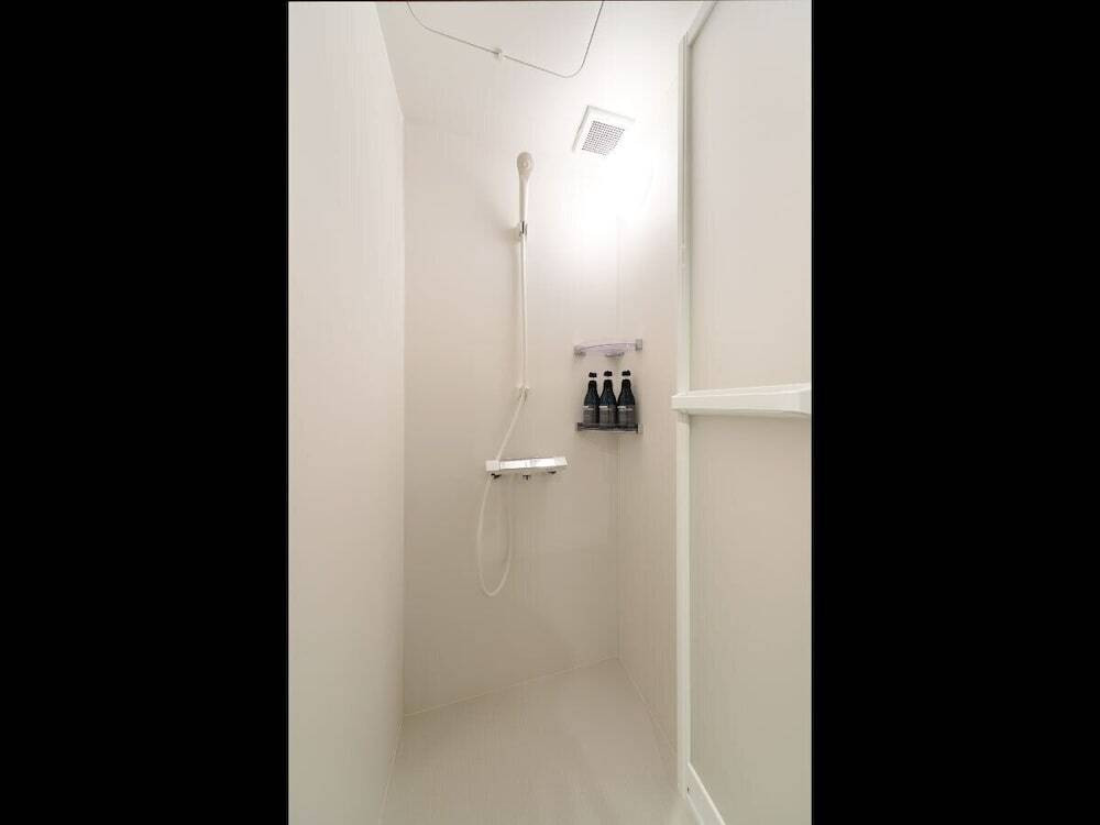 バスルームのシャワー