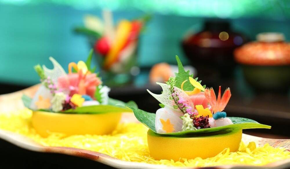 季節の恵みがぎっしり
懐石料理と美酒に舌鼓 / 3