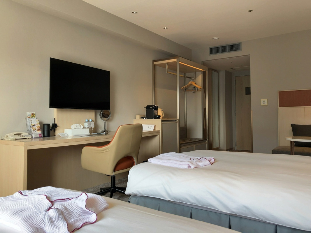 フレームのハンガーラック、部屋が広く感じられますね