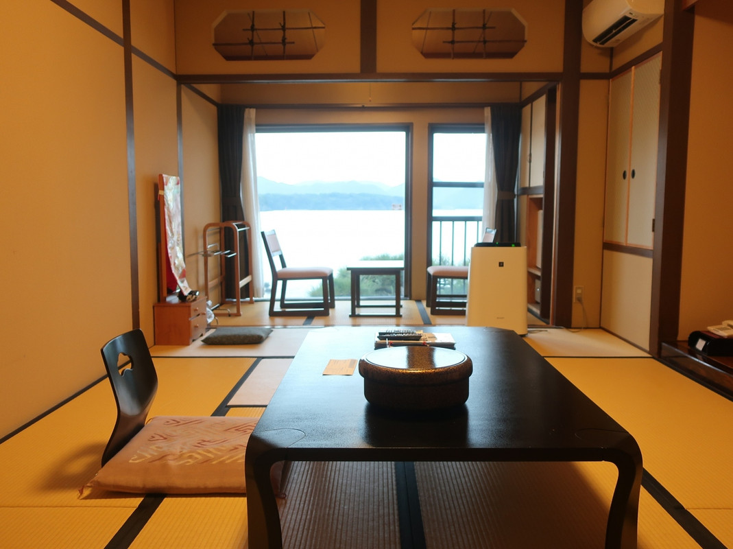 初めに通された部屋。ホームページの写真とは大違い！詐欺？