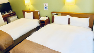 スタンダード ツインルーム（シングルベッド1台およびダブルベッド1台）禁煙