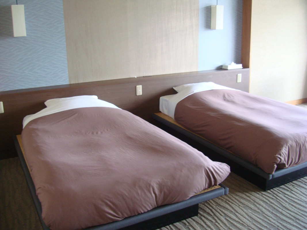 ７階　ツインルームはベッドとマットレスが合ってない？