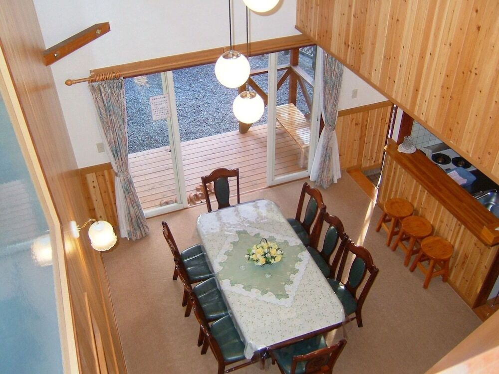 客室内のダイニングエリア