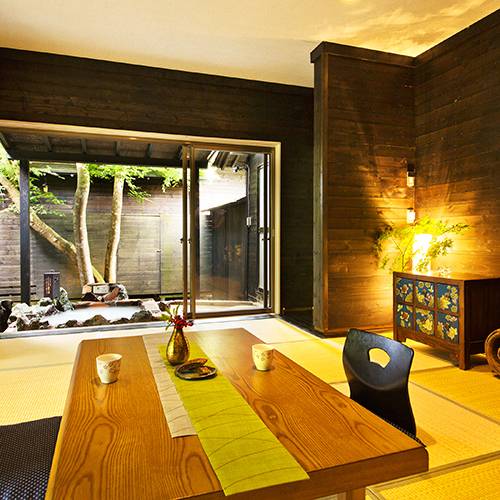 離れは露天風呂付き
自然を望む和の客室 / 1