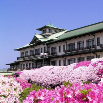 9．城郭建築風の外観が格調高い「蒲郡クラシックホテル」3404264