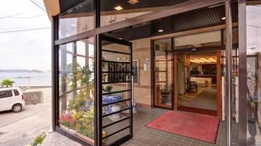 施設の入り口 / 19