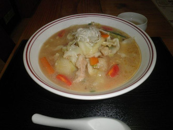 まるで入浴剤を入れたような緑色のお湯にビックリ4088710