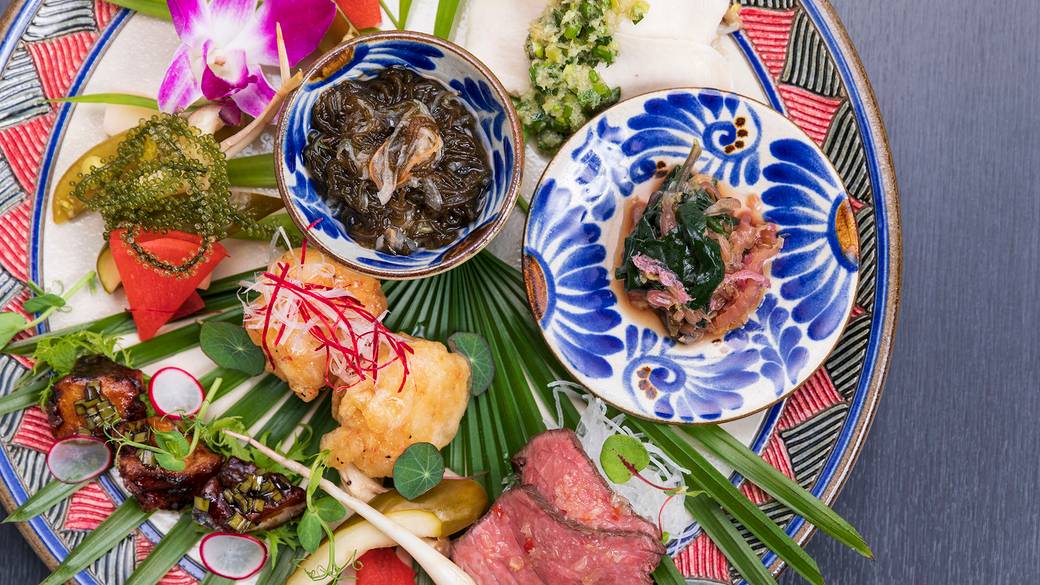 アジアンリゾート風の
レストランでディナー / 1