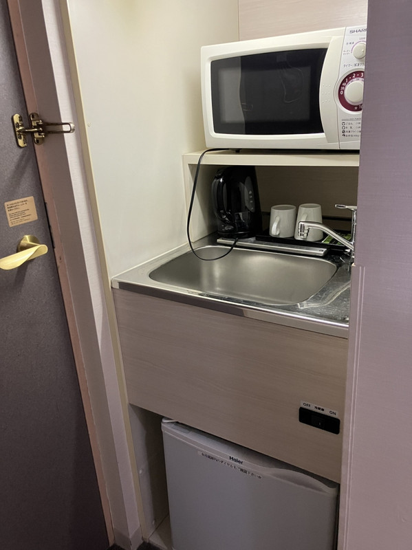 ドアを開けて中に一歩入ると…