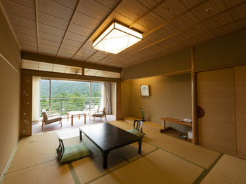 人気温泉・有馬の湯につかる1000輪のバラ風呂3643626