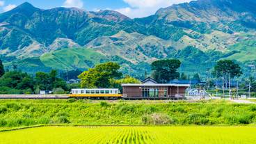 阿蘇山と列車の風景 / 4