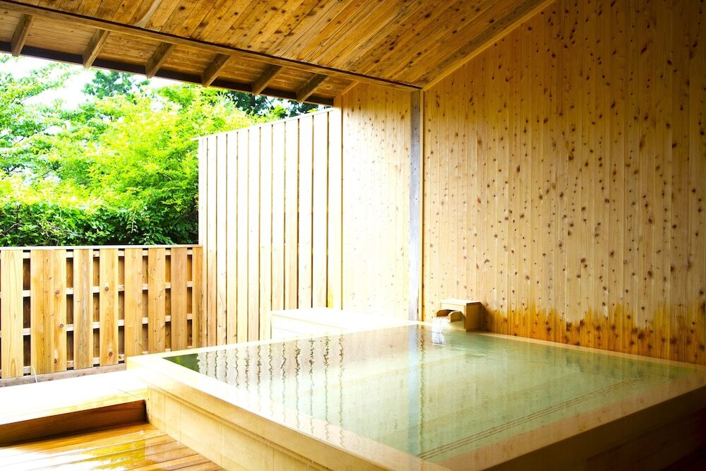 森とヒノキの香りに癒される温泉大浴場3434216