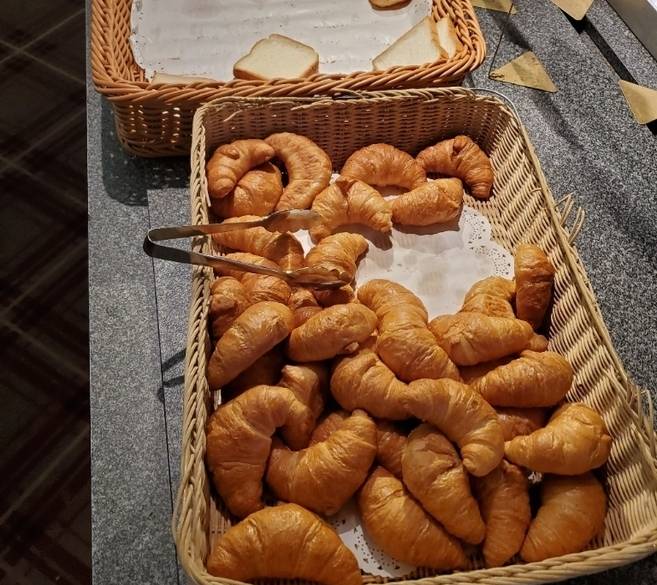 朝食バイキング／パン一例 / 3