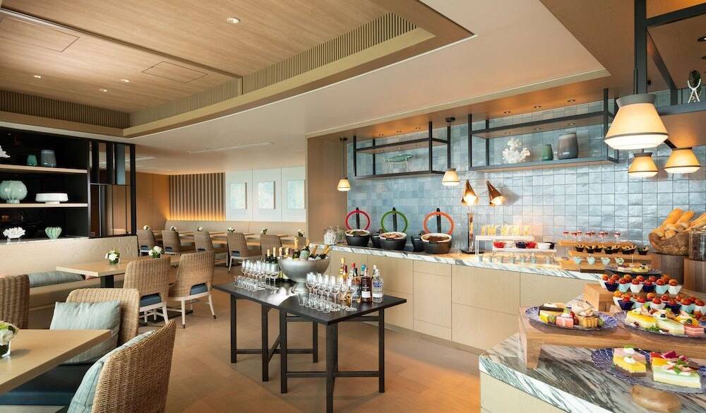 ラウンジの営業時間は7～20時 / 1