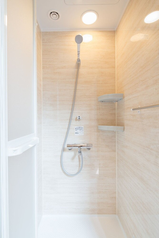 バスルームのシャワー