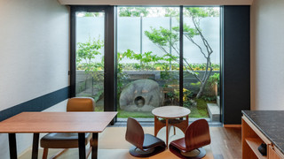 プレミアム ルーム ダブルベッド 2 台 (Garden)