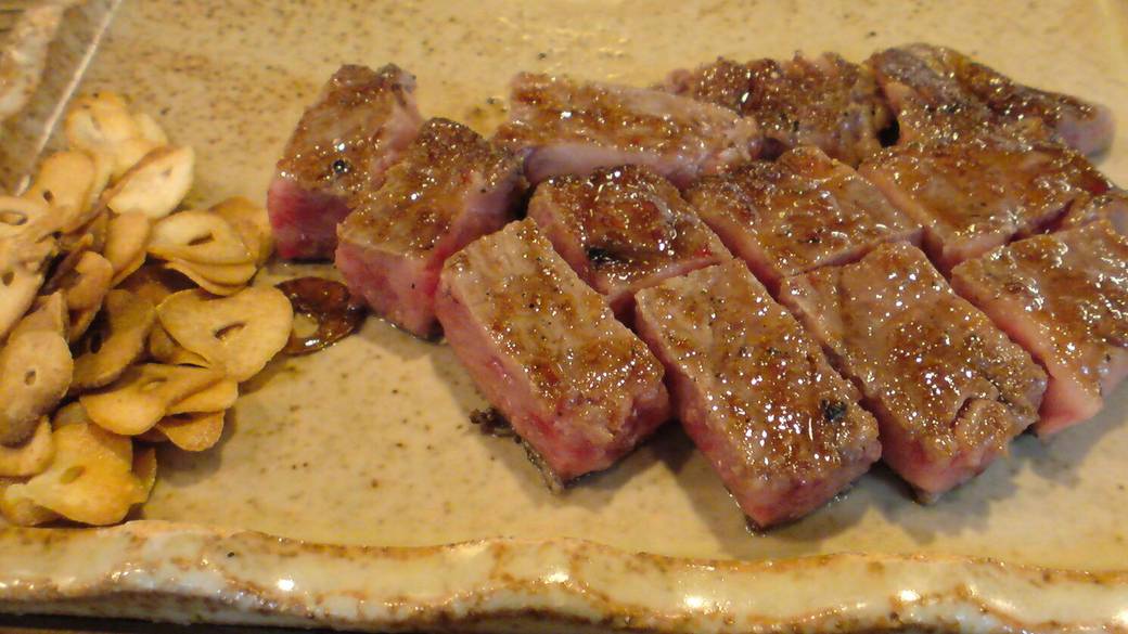 鉄板焼きランチで
とろけるお肉に舌鼓 / 1