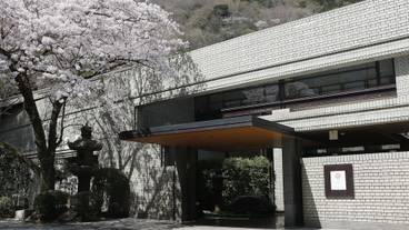 施設の入り口 / 2