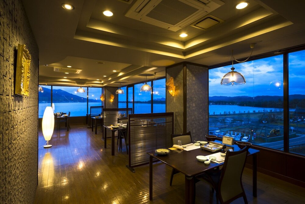 雅歌亭の内観(夜)