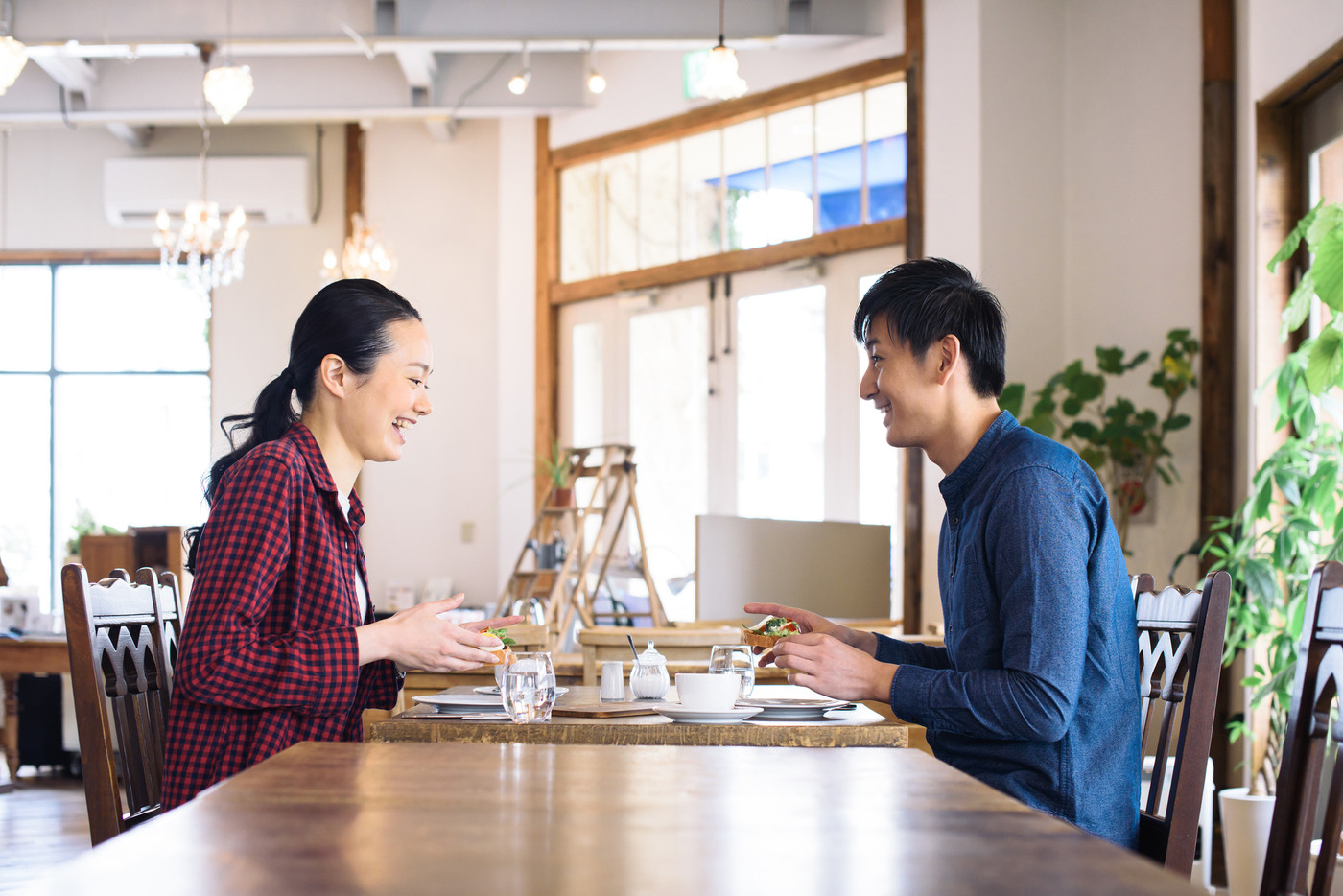若いカフェ店員