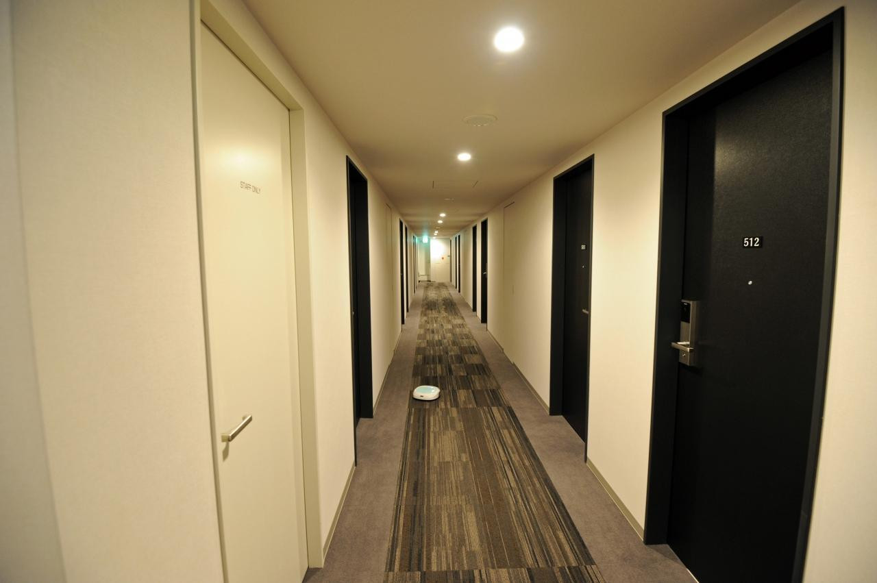 ロボット従業員がおもてなし3663448