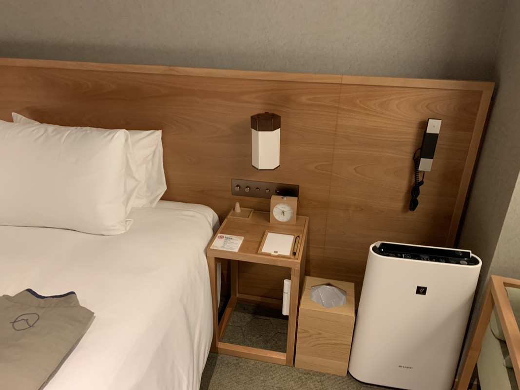 ベッドまわりすっきり