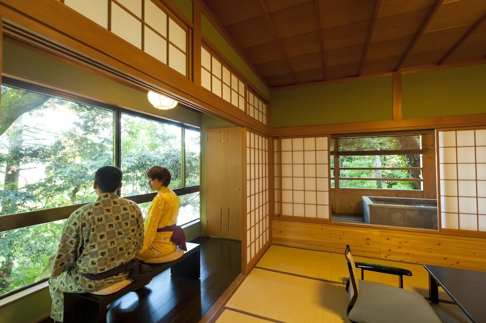 山代温泉最大の源泉量！温泉好きカップルにおすすめの宿4245010