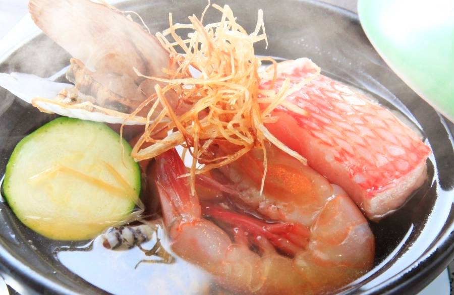 海鮮尽くしの
豪華な夕食 / 3