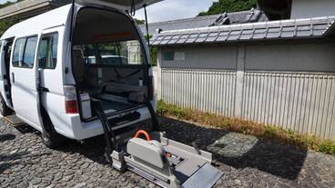 市街地へのシャトル サービス / 2